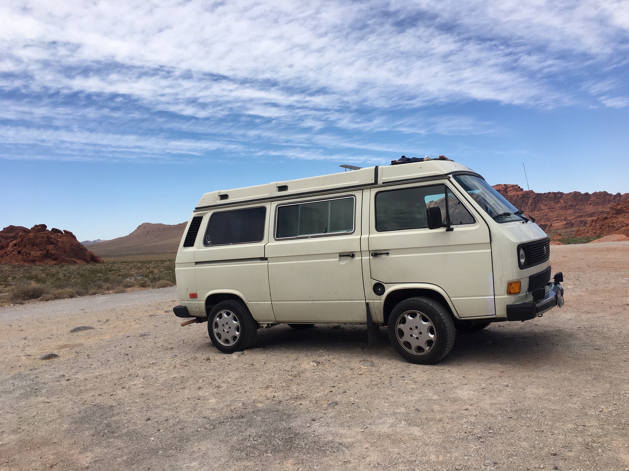 1985 white vw vanagon